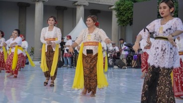 Ratusan Perempuan Berkebaya di Parade Kebaya Nasional