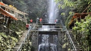 Sebongkah Batu di Air Terjun Menimpa Tiga Wisatawan, Seorang Meninggal