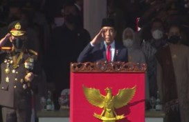 Jokowi Pimpin Upacara Hari Bhayangkara ke-76, Megawati hingga Jusuf Kalla Hadir
