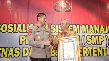 PT Semen Padang Terima SMP Gold Reward Dari Kapolri