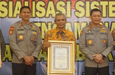 PT Semen Padang Raih Sertifikat Gold Reward SMP Obvitnas dari Kapolri