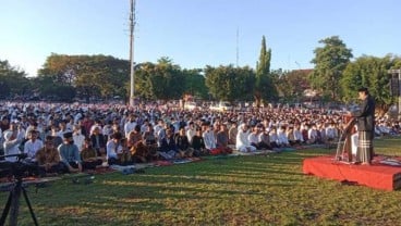 Ribuan Warga Salat Iduladha di Alun-alun Karanganyar