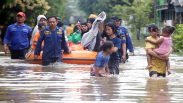 Banjir Kota Tangerang, 19 Titik Terdampak, Tanggul Jebol Diperbaiki