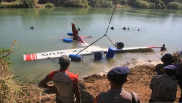 Pesawat Terbang Jatuh di Blora Jawa Tengah