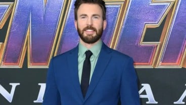 Chris Evans Keluhkan iPhone 12 Pro Terlalu Berat untuk Digenggam