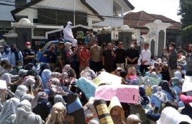 Ribuan Nakes Honorer Gelar Demo Depan Gedung DPRD Sumedang, Ini Tuntutannya