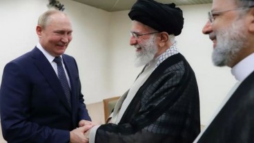 Hadapi Sanksi Barat, Putin Temui Ayatollah Ali Khamenei