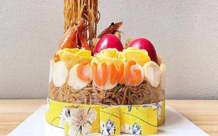 Kue ulang tahun dari mie goreng tren di Singapura - Nyonya Pantry Sg