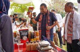 SIG Gelar Pasar Murah & Bazar UMKM BUMN di Rembang
