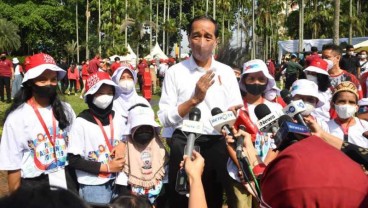 Momen Jokowi Ajak Anak-anak Bermain Sulap di Hari Anak Nasional