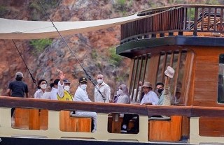 Cerita Sandiaga saat Naik Pinisi Bareng Jokowi di Pulau Komodo