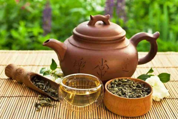 Ilustrasi teh oolong, bermanfaat untuk diet dan menjaga imun tubuh karena mengandung antioksidan tinggi.