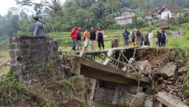 10 Hari Pascabanjir Bandang, Akses Warga Warga Mulyajaya Garut Masih Terbatas