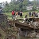 10 Hari Pascabanjir Bandang, Akses Warga Warga Mulyajaya Garut Masih Terbatas