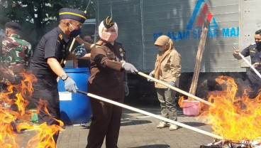 Rokok Ilegal 23,5 Juta Batang Dimusnahkan di Malang
