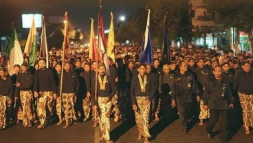 Mengenal Ritual 'Mubeng Beteng' yang Dilakukan Keraton Yogyakarta di Malam 1 Suro