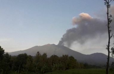 Aktivitas Meningkat, Status Gunung Raung Naik ke Level Waspada