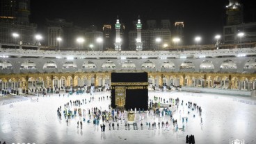 Hamdalah, Pembatas Kabah Sudah Dibuka, Jemaah Bisa Cium Hajar Aswad