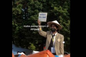 Heboh Maba UGM Bawa Poster 'Wadas Melawan' di Depan…