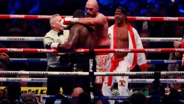 Meski Pensiun, Tyson Fury Akan Berlaga Lagi Demi Mengalahkan Derek Chisora   