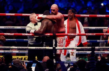 Meski Pensiun, Tyson Fury Akan Berlaga Lagi Demi Mengalahkan Derek Chisora   