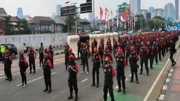 Sekitar 100.000 Buruh Unjuk Rasa di Depan Gedung DPR