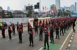 Sekitar 100.000 Buruh Unjuk Rasa di Depan Gedung DPR