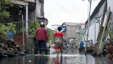 Tanggul Rp300 Miliar Belum Siap, Tambak Lorok Tergenang Rob Lagi