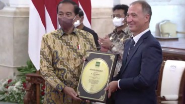 RI Raih Penghargaan Swasembada Beras dari IRRI, Jokowi: Jagung Berikutnya