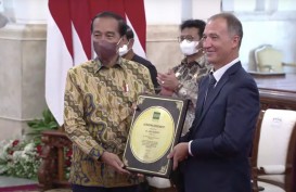 RI Raih Penghargaan Swasembada Beras dari IRRI, Jokowi: Jagung Berikutnya