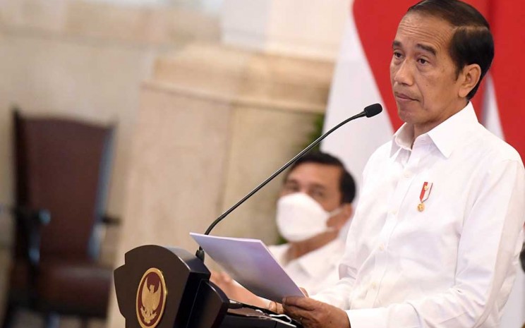 Presiden Joko Widodo memberikan arahan saat memimpin rapat kabinet paripurna di Istana Negara, Jakarta, Senin (20/6/2022). ANTARA FOTO - Hafidz Mubarak A
