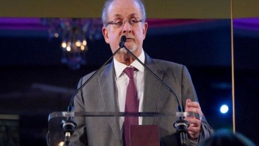 Ventilator Salman Rushdie Dilepas