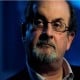 Iran Salahkan Salman Rushdie dan Pendukungnya