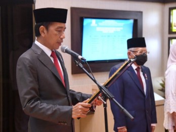 Jokowi Pimpin Apel Kehormatan dan Renungan Suci di TMP Kalibata