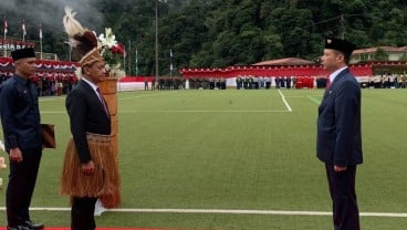 Menteri Bahlil Pimpin Upacara HUT ke-77 RI di Papua, Dihadiri Presdir Freeport