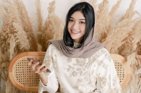 Terekam Mendampingi Kaesang di Istana, Siapakah Sosok…