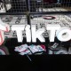 TikTok Resmi Larang Konten Sambil Setir Mobil, Bakal Di-Take Down!