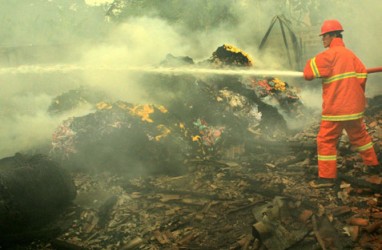 Kebakaran Pabrik di Gunung Putri Bogor, Asap Hitam Membumbung Tinggi