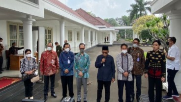 Bos OJK Sambangi Kantor Airlangga, Bahas Kredit Usaha Rakyat (KUR)