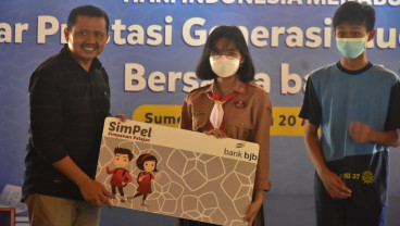 Tingkatkan Literasi Keuangan Pelajar, Bupati Dony Launching 10.000 Tabungan SimPel