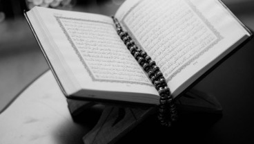Surat Al Mujadalah Ayat 11, Terjemahan, dan Kandungannya