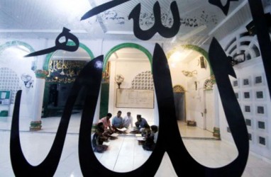 Isi Kandungan Surat Al Hujurat Ayat 12, Tentang Berprasangka