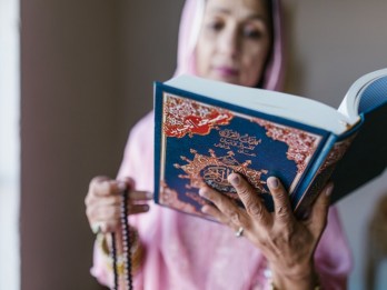 Bacaan Ayat Seribu Dinar Lengkap dengan Arti dan Keutamaannya
