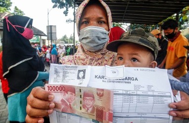 Ekonom Celios: Bansos dan UMR Harus Naik jika Harga BBM Naik