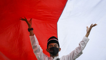 Bendera Merah Putih Sepanjang 1.700 Meter Membentang Dari Monas Hingga Bundaran HI