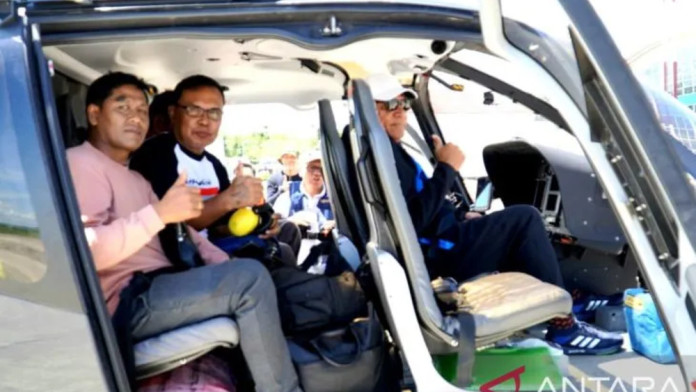 Helikopter yang Ditumpangi Gubernur Papua Barat Mendarat Darurat