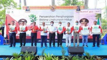 Bupati OKI Terima Penghargaan Green Leadership Nirwasita Tantra