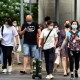 Aturan Dilonggarkan, Banyak Warga Singapura Tetap Pakai Masker di Dalam Ruangan