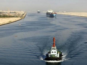 Kapal Tanker Minyak 'Nyangkut' di Terusan Suez, Lalu Lintas Sempat Terhenti