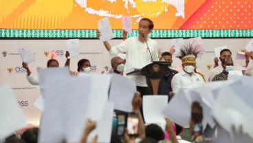 Presiden Jokowi Menyerahkan NIB Bagi Nasabah PNM Jayapura
